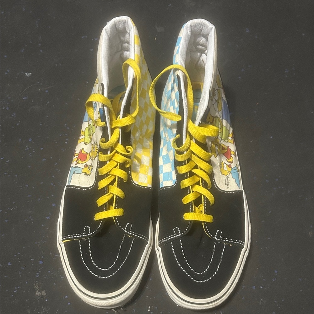 Vans High-Top Simpson sneakers featuring old and new cast.
